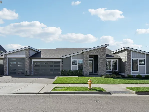 5904 SE McInnis St, Hillsboro, OR 97123