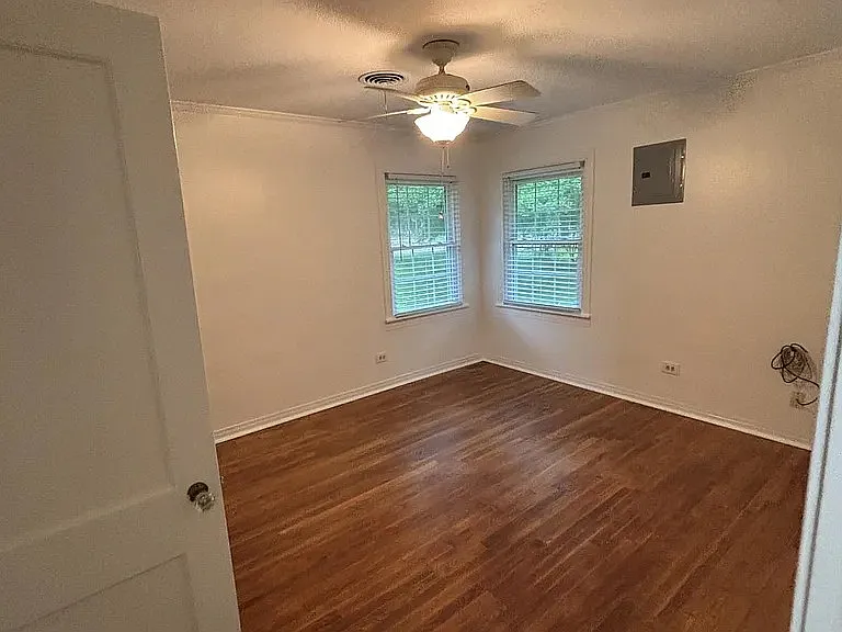 1705 Lotus Ln — Photo 6