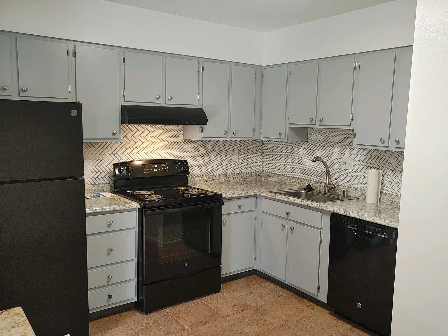 2 bed, 1100 sqft, $2,300 — Photo 2
