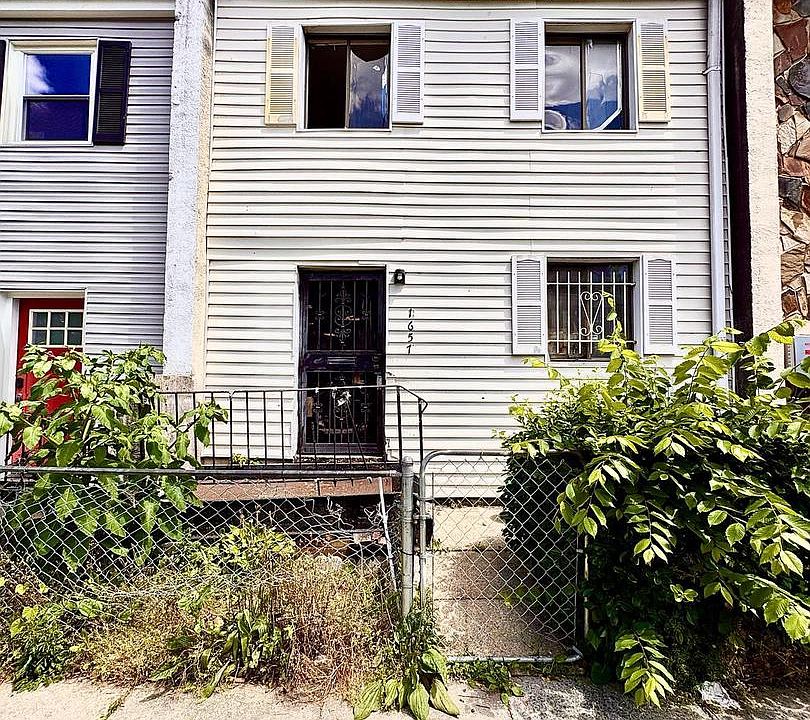 2nd image of 1657 11th Pl NE