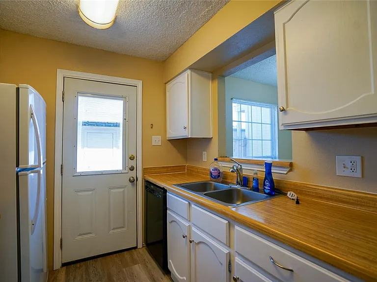 6702 Everhart Rd E #102 — Photo 6