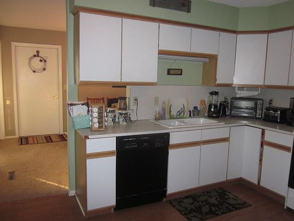 3rd image of 701 Schueman Ct
