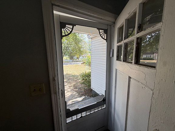 5th image of 328 N Heard St