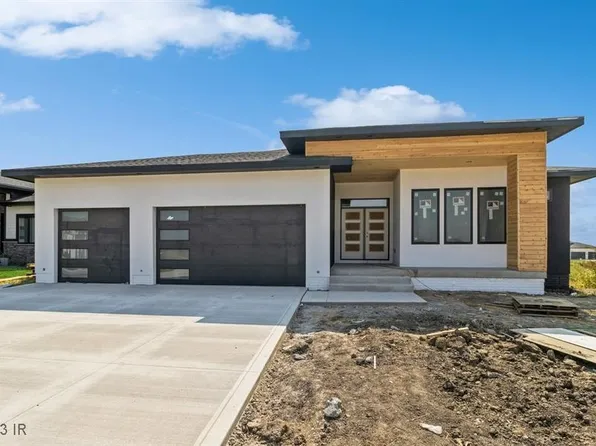 17976 Townsend Dr, Clive, IA 50325