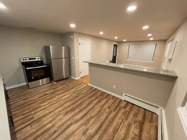 415 Algoma St APT 1, Madison, WI 53704