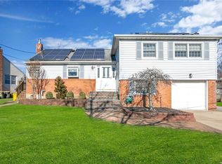 6 Renee Pl, Massapequa Park, NY 11762