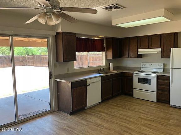 4th image of 2221 W Pampa Ave