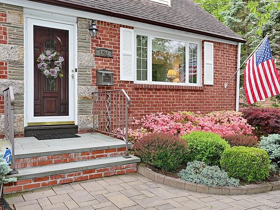 4th image of 126 E Lewis Avenue