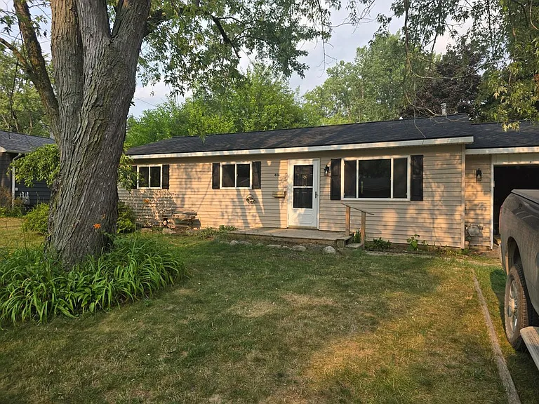 446 Hauxwell Dr — Photo 1