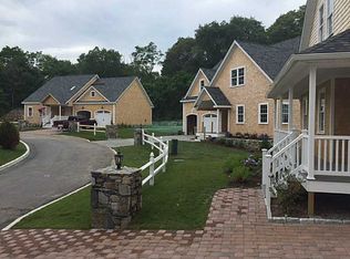 23 Stonecroft Cir, North Kingstown, RI 02852