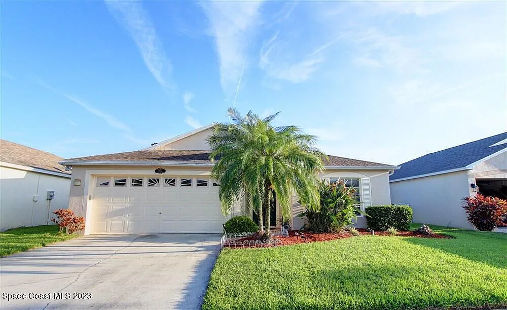 4 bed, 2.0 bath, 1902 sqft, $2,500 — Photo 1
