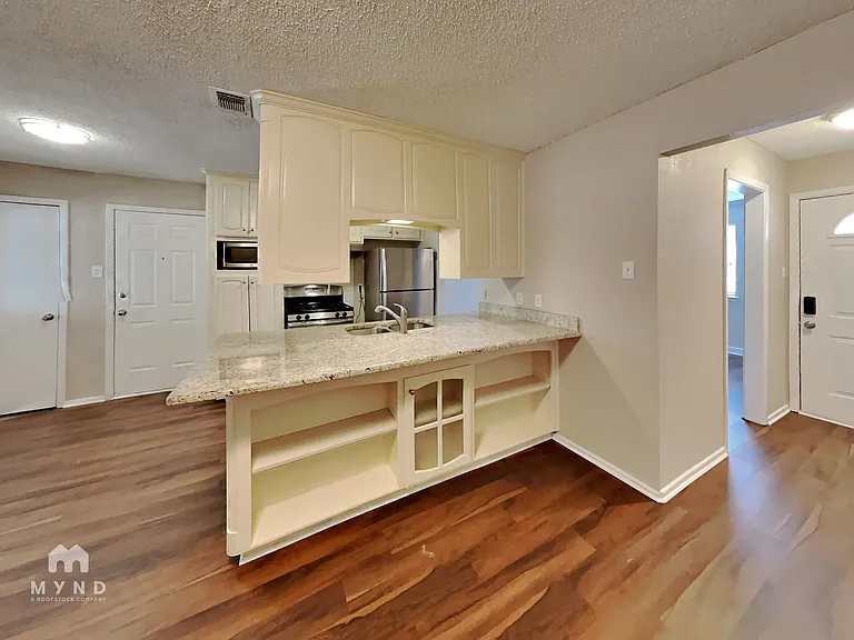 129 NE Michael Dr — Photo 2