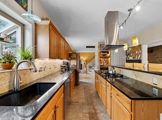 40 Greenwood Rd, Peabody, MA 01960