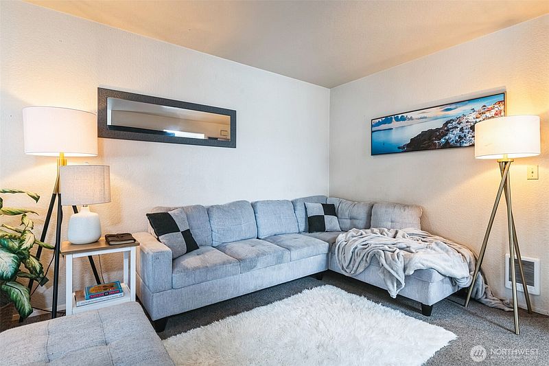 4th image of 126 W Casino Road #13