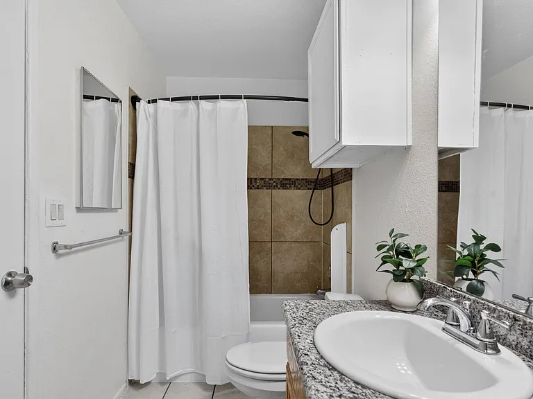 20828 N 21st Ave — Photo 3