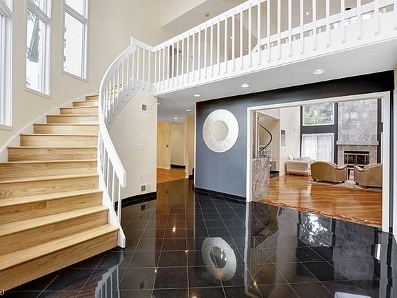 4th image of 37 Aspen Dr