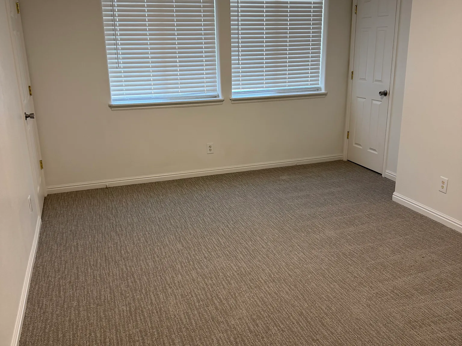 3 bed, 1.5 bath, 1250 sqft, $1,300 — Photo 4