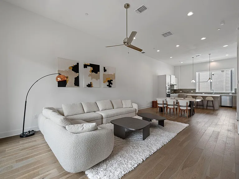 3810 Berkman Dr — Photo 15