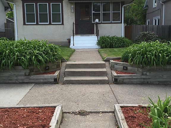 Low maintenance plantings