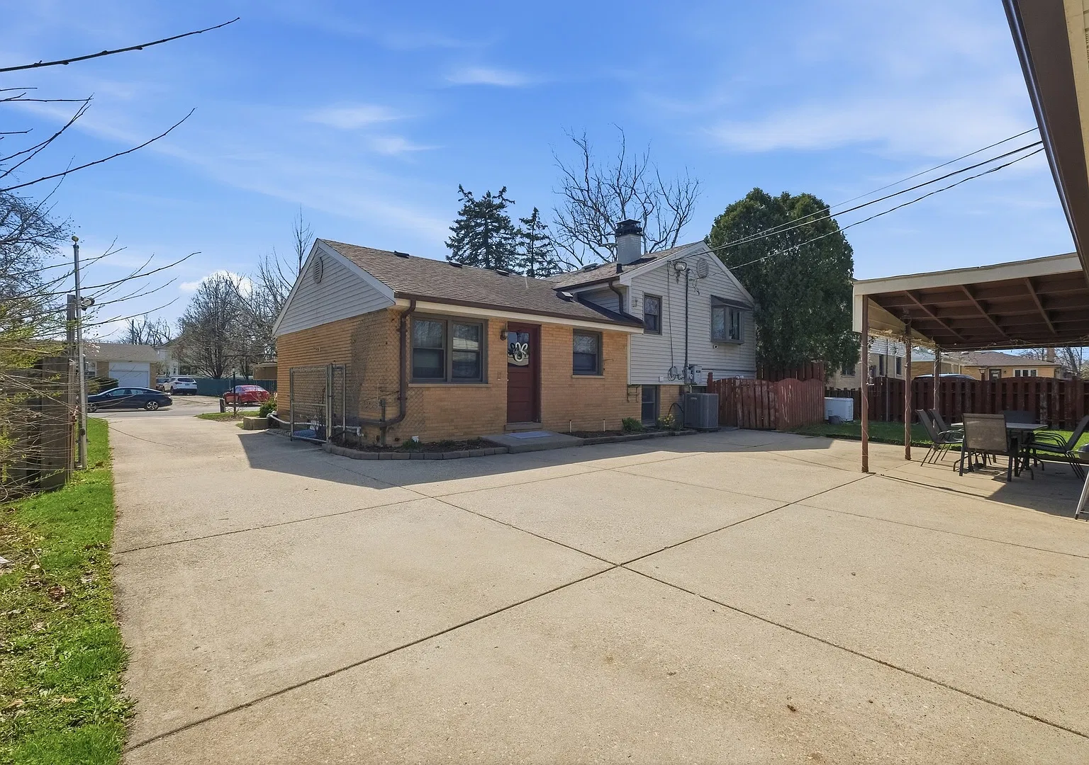 3 bed, 1.5 bath, 1920 sqft, $3,200 — Photo 3