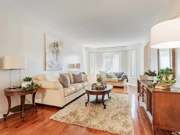 8 Orleans Dr #1, Toronto, ON M1C 4T7