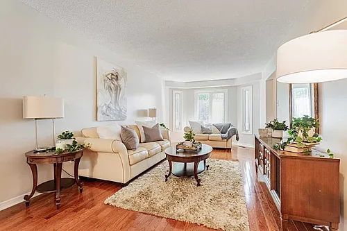 8 Orleans Dr Photo 1