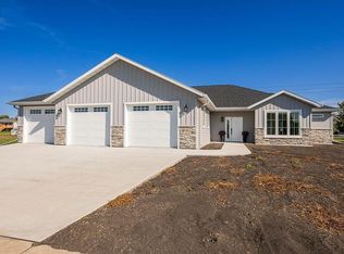 1970 Burlington Dr, West Fargo, ND 58078