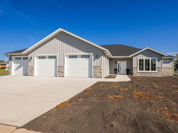 1970 Burlington Dr, West Fargo, ND 58078