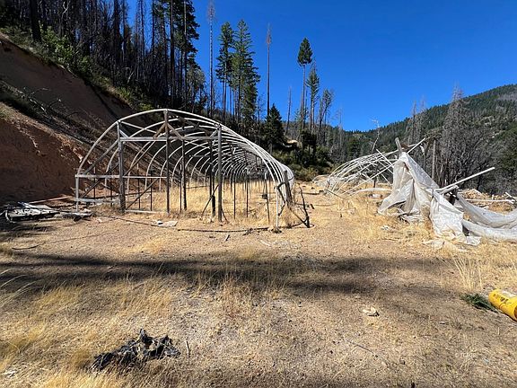 4th image of 2 Hayfork Summit Rd