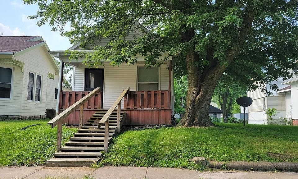 1st image of 820 E Harrison St