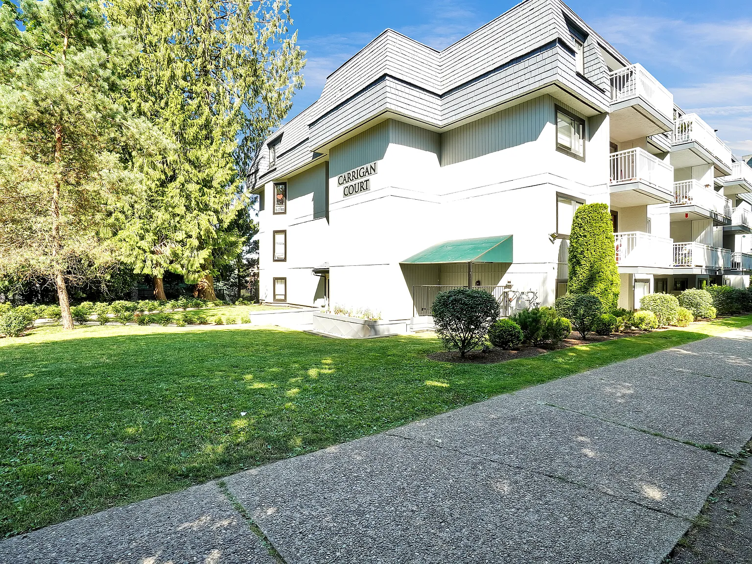 Carrigan Court Apartments — Photo 1