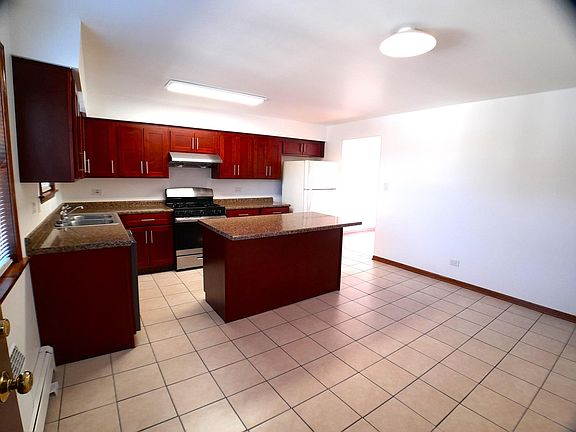 5th image of 3158 S Giles Ave #3N