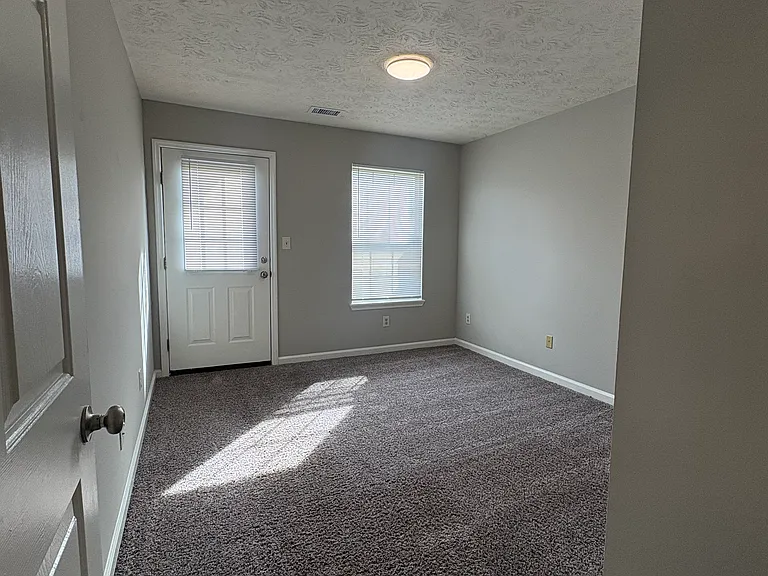 2516 Danielle Ln — Photo 8