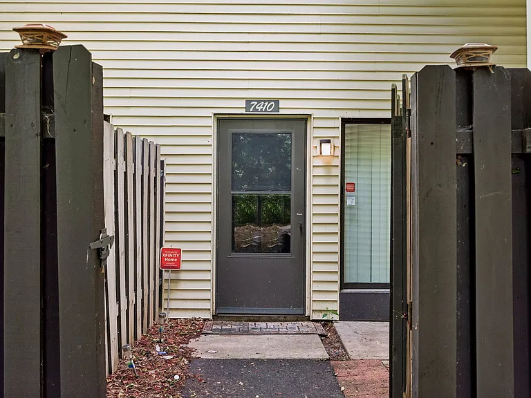 7410 72nd Ln N #7410 — Photo 21