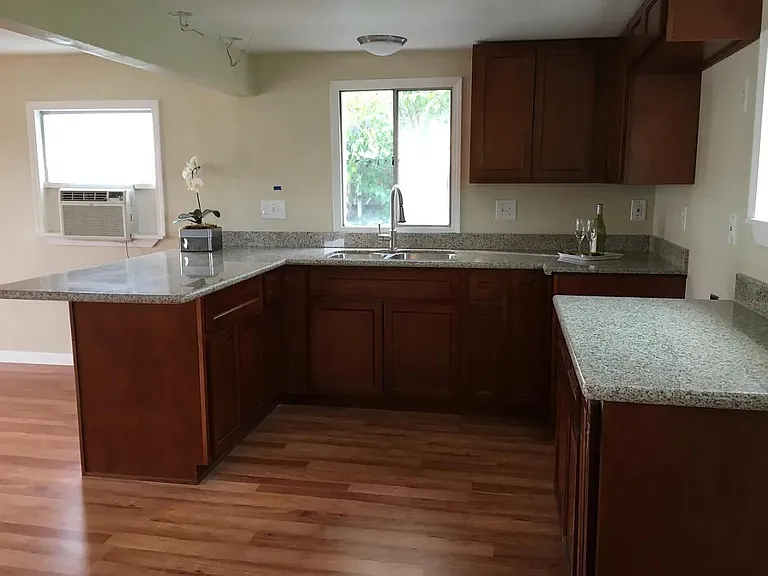 337 Potomac Ave — Photo 10