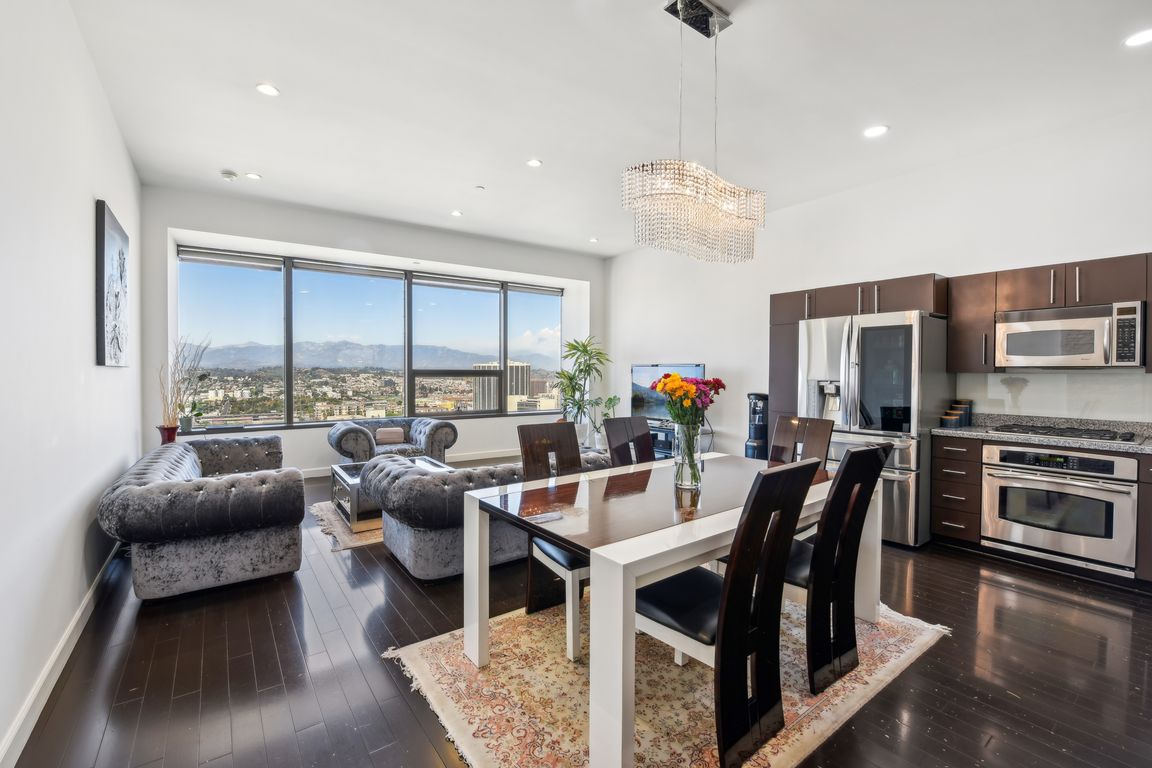 Wilshire Blvd 2404-010