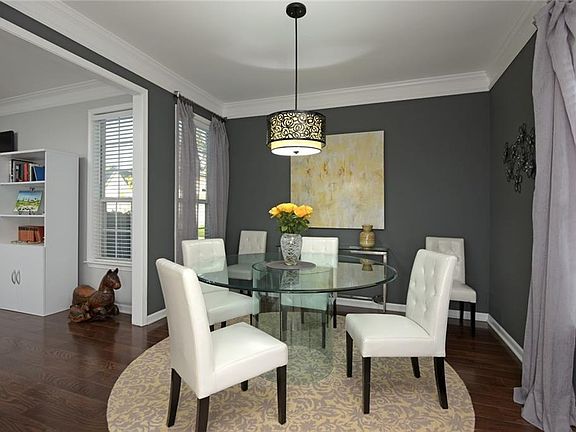 4th image of 70 Village Green Cir SE