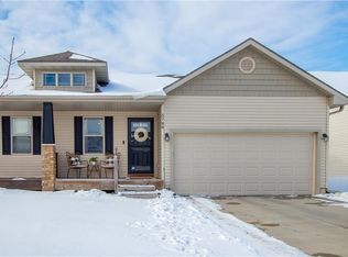 5788 NW 50th St, Johnston, IA 50131