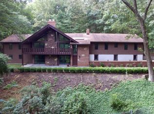 7 Hunters Gln, Far Hills, NJ 07931