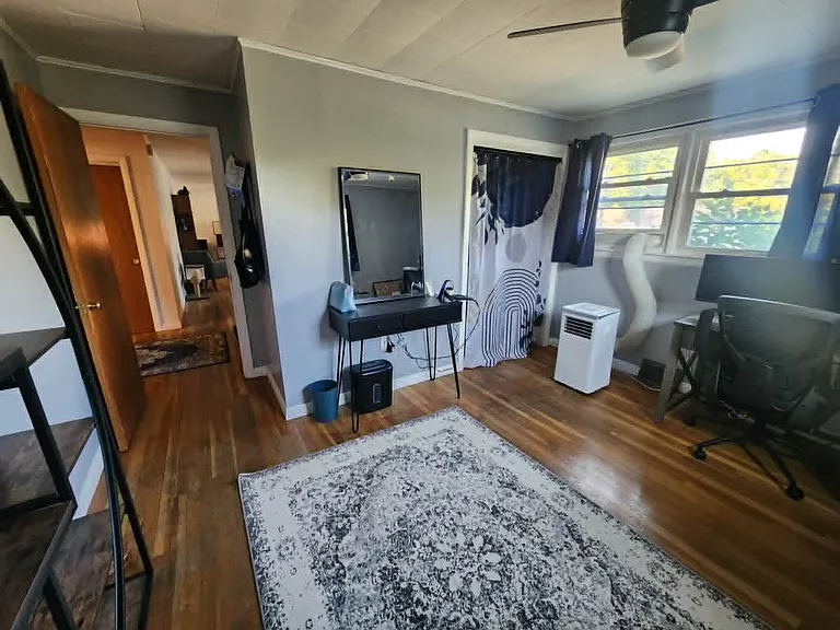 622 Essex St — Photo 20