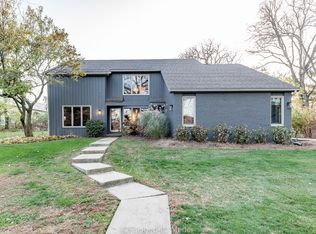 40W573 Burlington Rd, St Charles, IL 60175