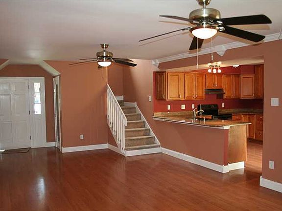3rd image of 608 Vintage Dr APT C