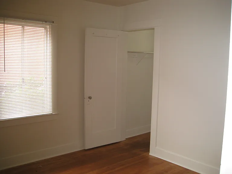889 Lighthouse Ave — Photo 4