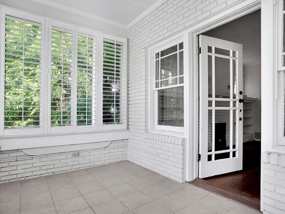 Front sun porch