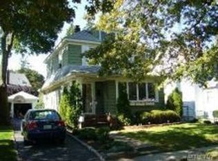 58 Walnut St, West Hempstead, NY 11552