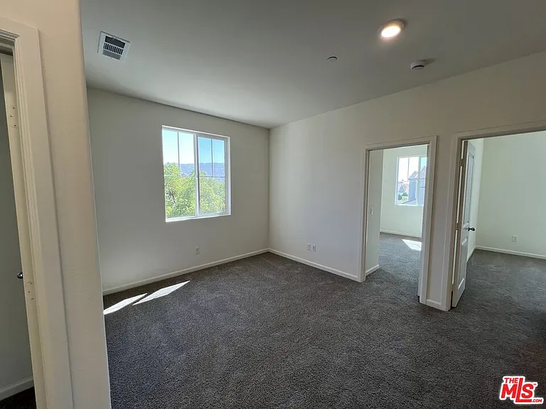 25198 Harmony Ave — Photo 13