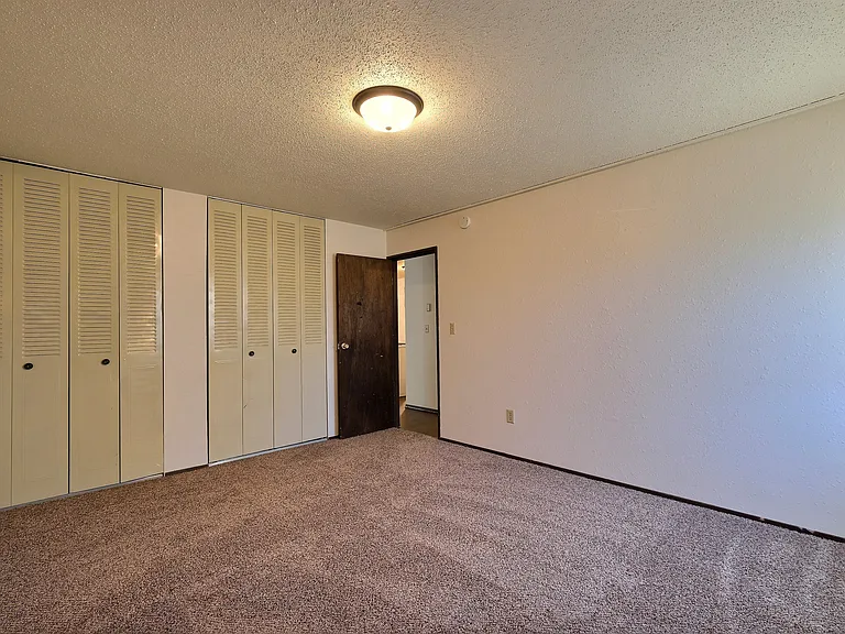 Fargo, ND Kingswood Apartments | Bedroom