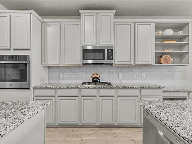 2417 Lake Mist Dr — Photo 16