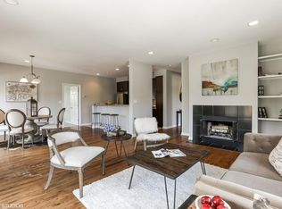 1411 W Grace St APT 3E, Chicago, IL 60613