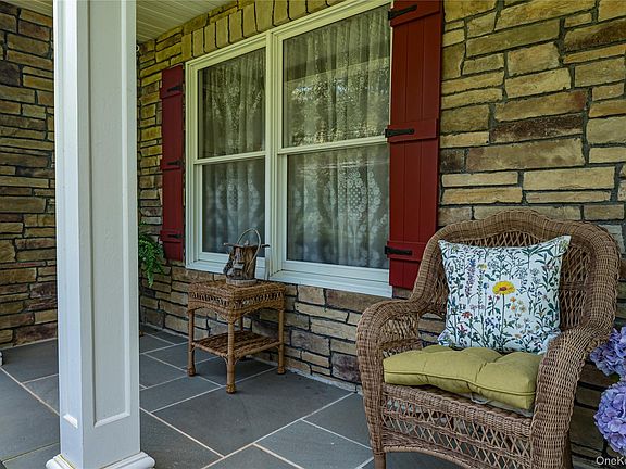 4th image of 14 Breeze Hill Road